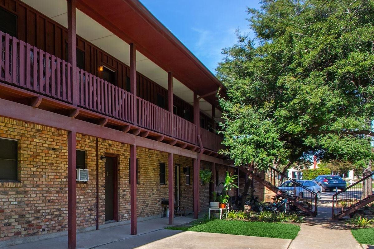 Bellaire - Photo 5 of 12