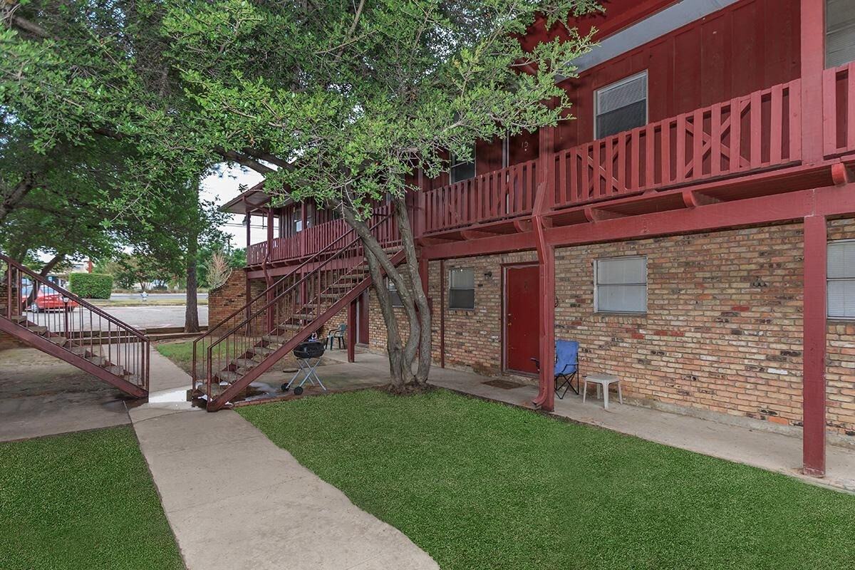 Bellaire - Photo 7 of 12