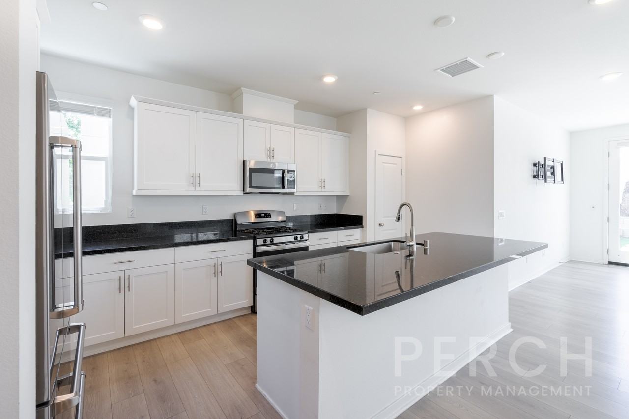 24473 Sonieta Ct #1 - Photo 3 of 43