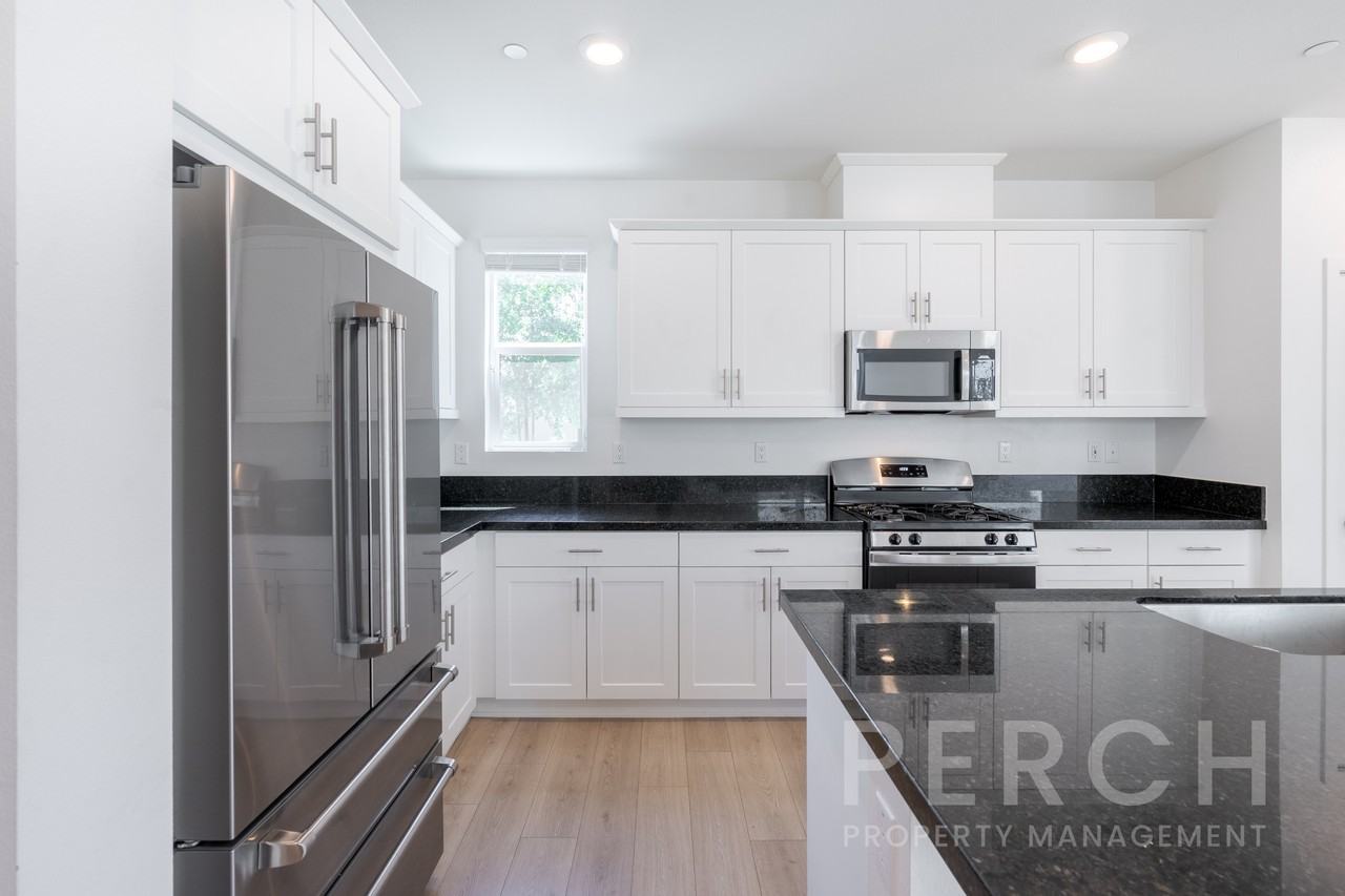 24473 Sonieta Ct #1 - Photo 5 of 43