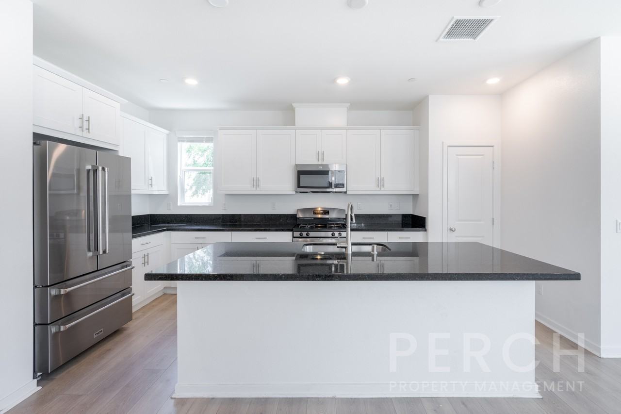 24473 Sonieta Ct #1 - Photo 7 of 43