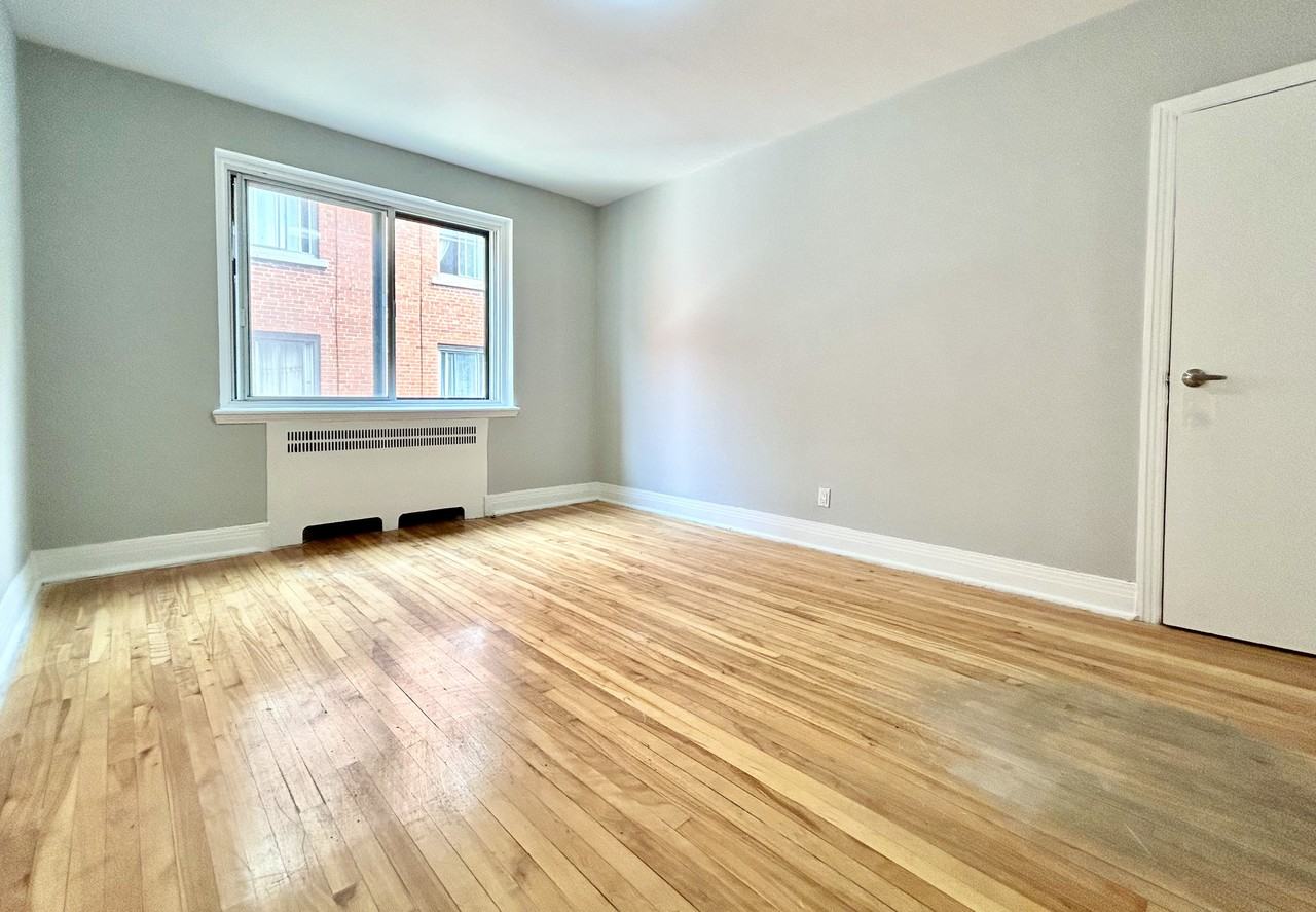 5005 Avenue Macdonald #16 - Photo 2 of 11