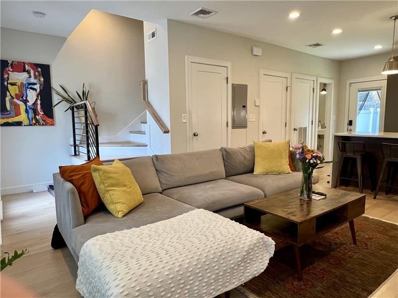 56 Robey St - Photo 4 of 33