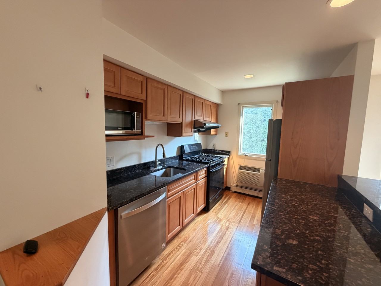 Charles St - Photo 2 of 18