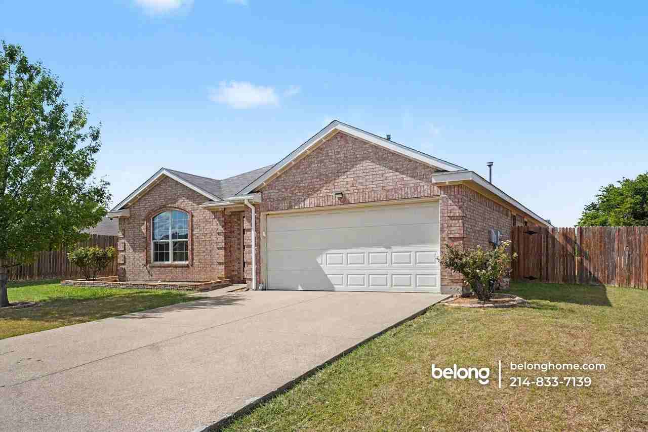 901 Plumeria Dr - Photo 3 of 15