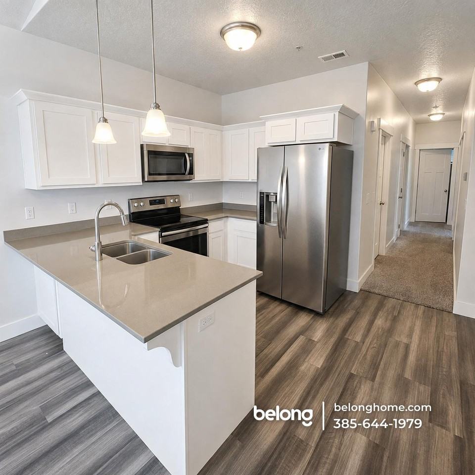702 N 380 W - Photo 2 of 8