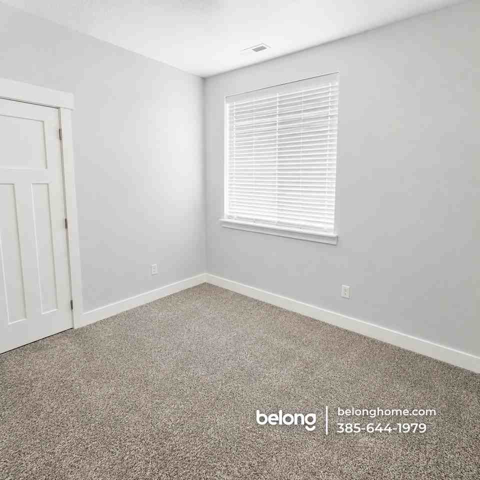 702 N 380 W - Photo 3 of 8