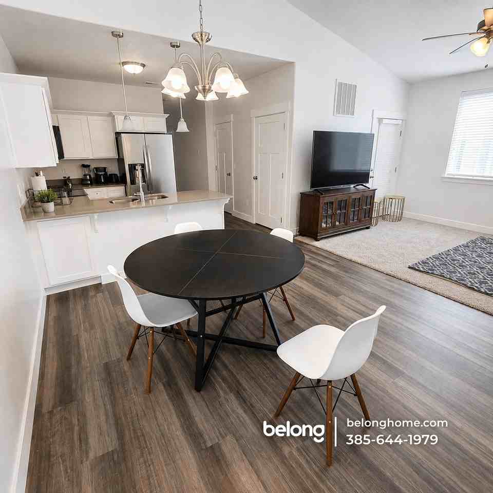 702 N 380 W - Photo 5 of 8