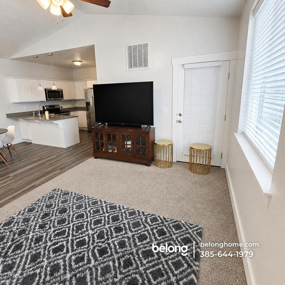 702 N 380 W - Photo 6 of 8