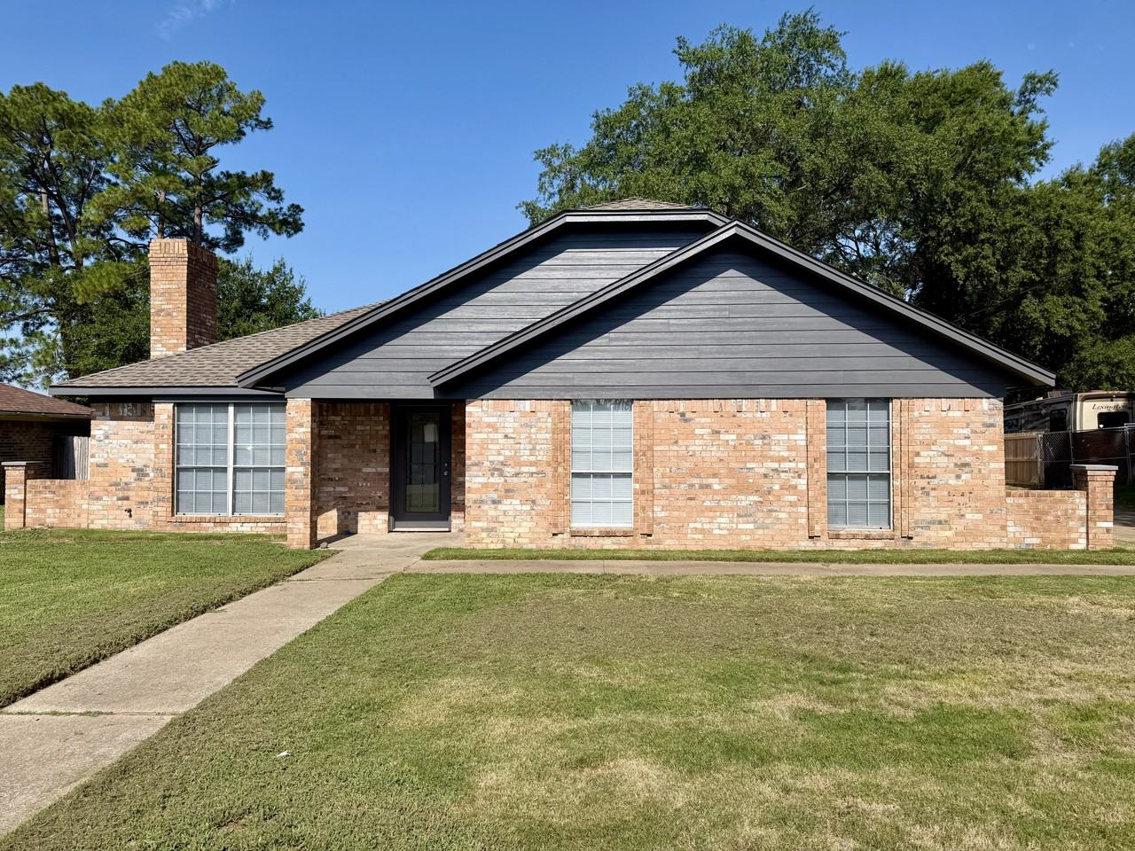208 Hollie Cir