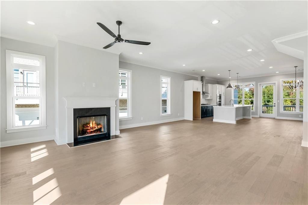 2035 Parkside Ln - Photo 6 of 45