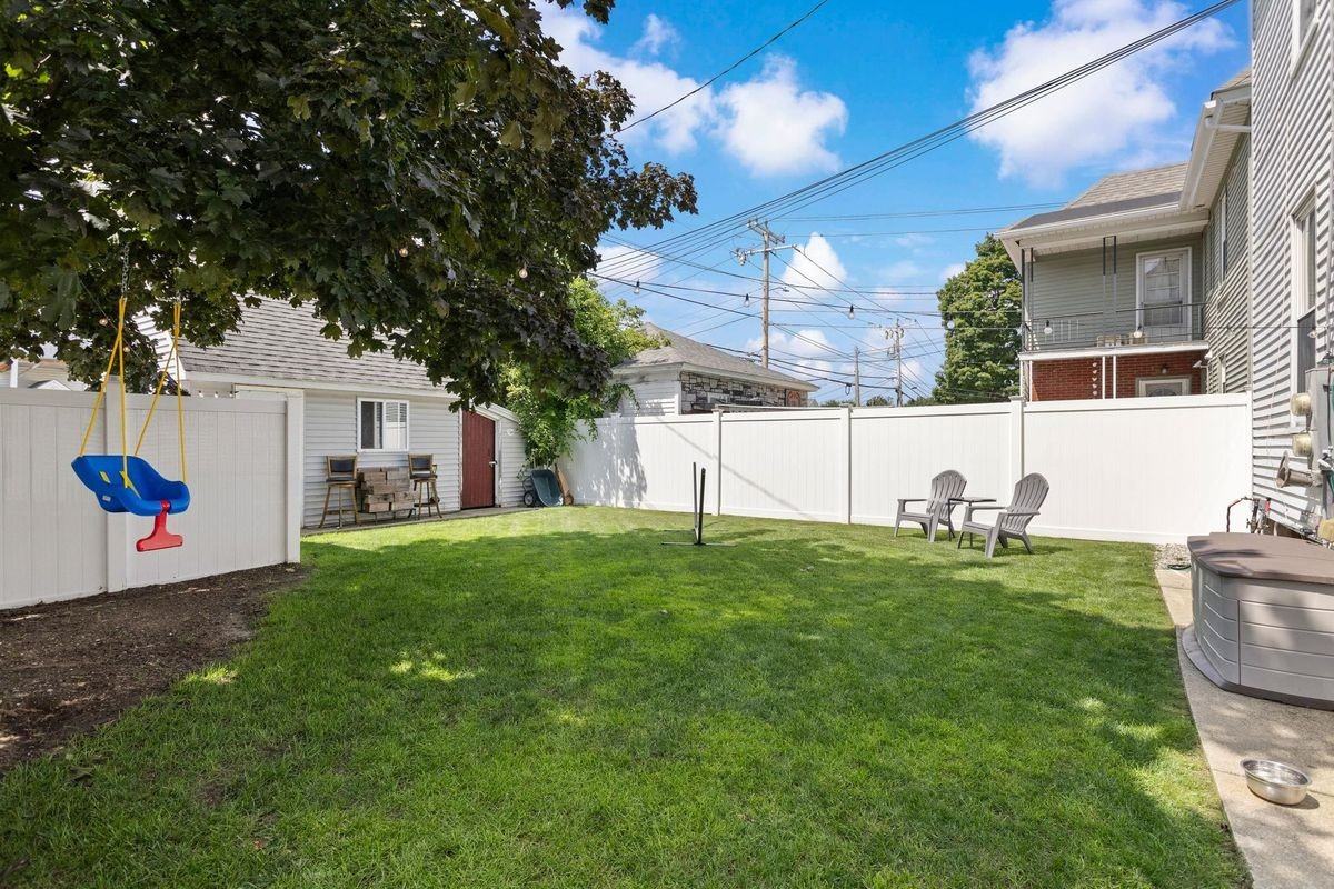 616 Hevey St - Photo 3 of 44