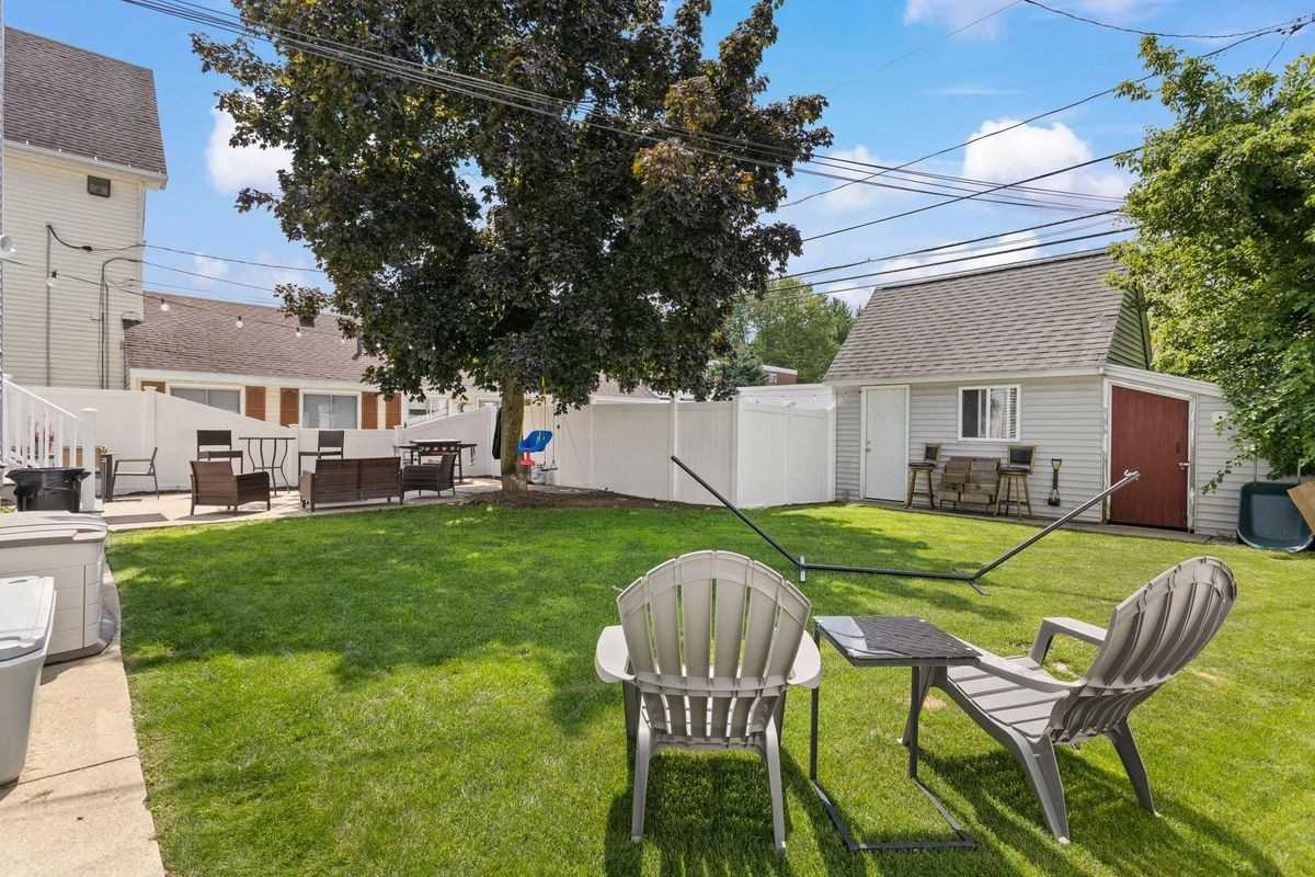 616 Hevey St - Photo 4 of 44