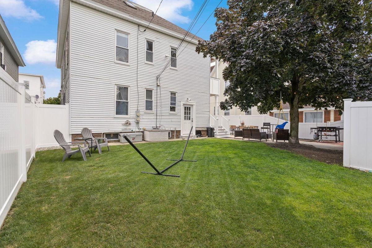 616 Hevey St - Photo 5 of 44
