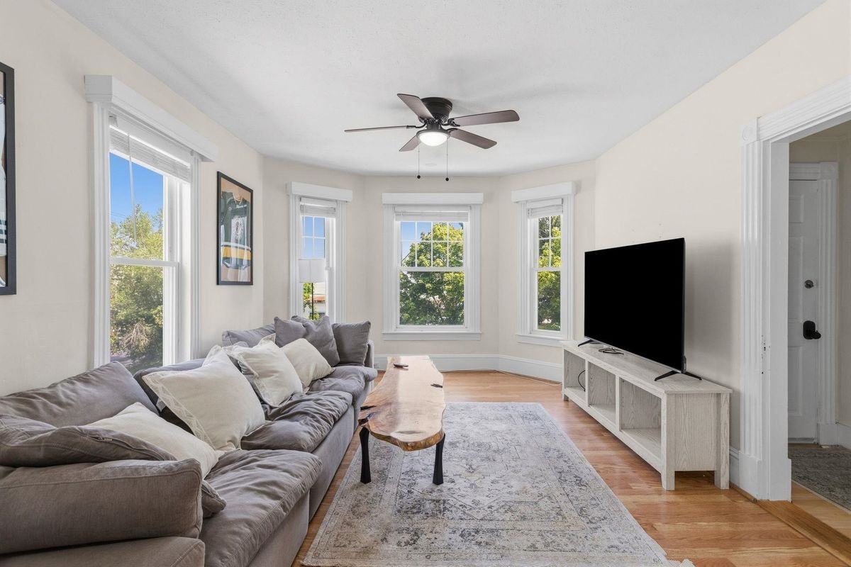 616 Hevey St - Photo 6 of 44