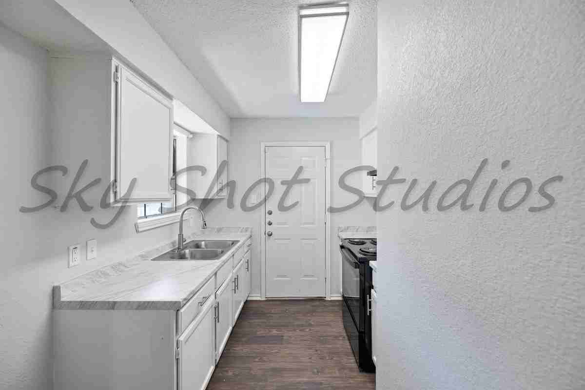 2542 Avenue H ##1 - Photo 4 of 10