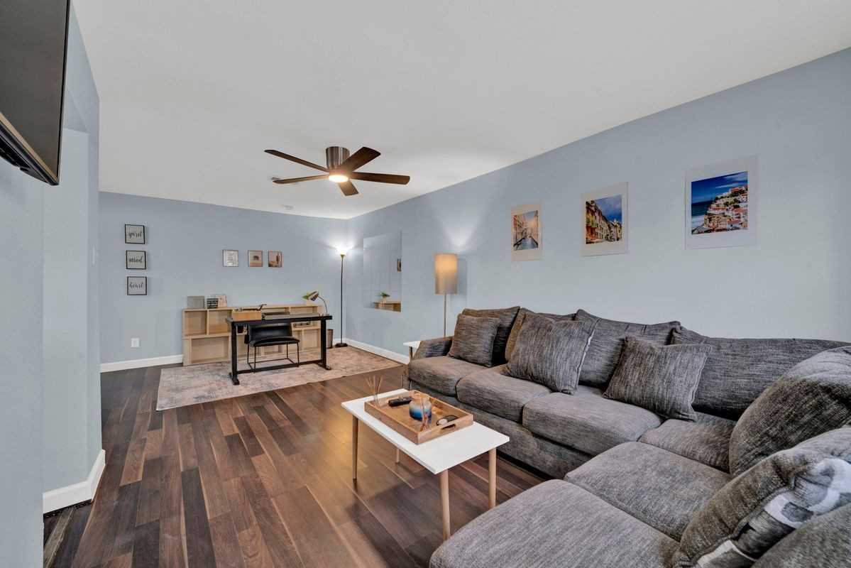 4710 Market St - Photo 3 of 45