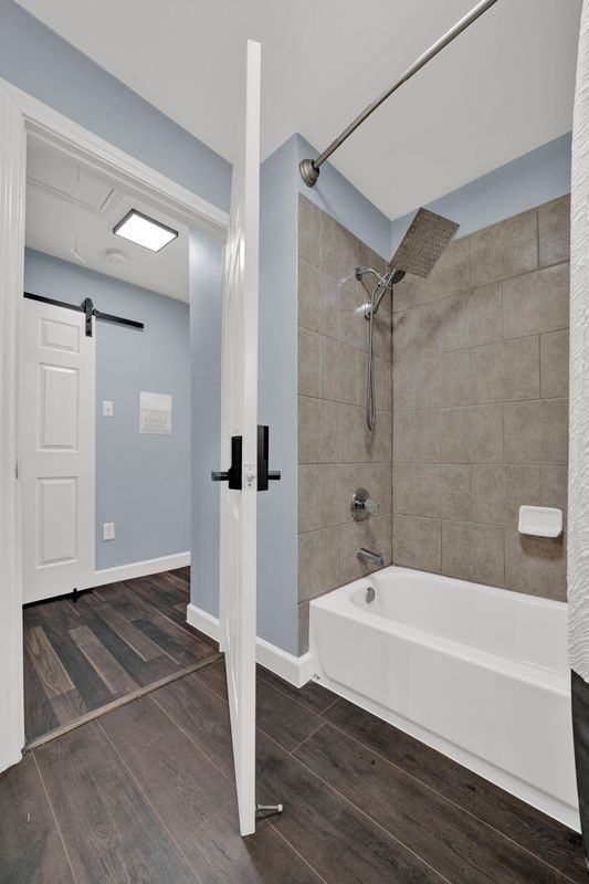 4710 Market St - Photo 4 of 45
