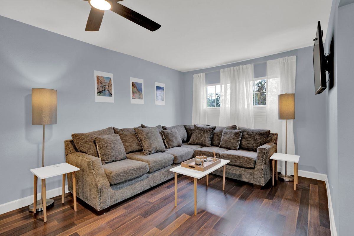 4710 Market St - Photo 6 of 45