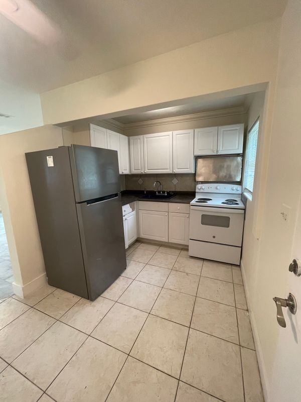 2194 Ponce De Leon Cir - Photo 2 of 12