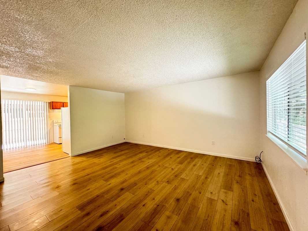 2148 Primrose Dr - Photo 4 of 23
