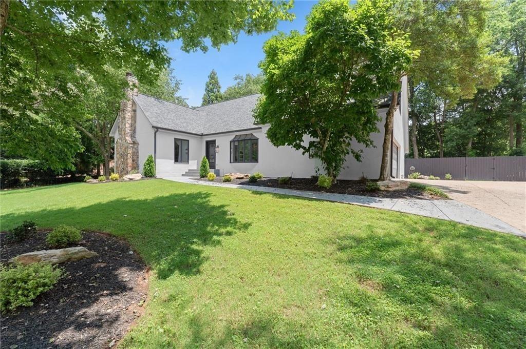 4562 Columns Dr Se - Photo 2 of 7