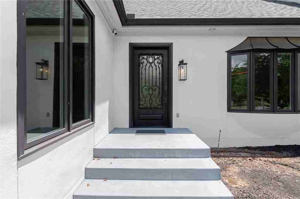 4562 Columns Dr Se - Photo 3 of 7