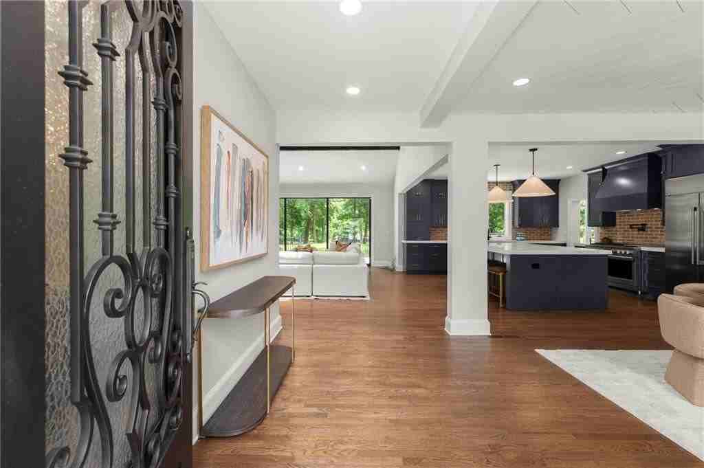 4562 Columns Dr Se - Photo 4 of 7