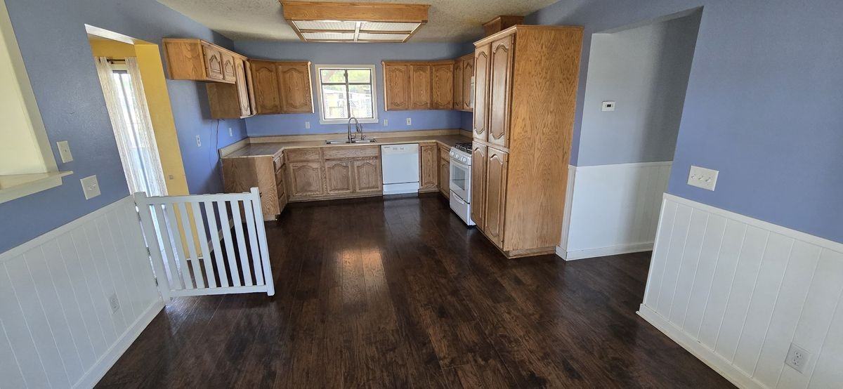 7806 E Avenue U - Photo 2 of 3
