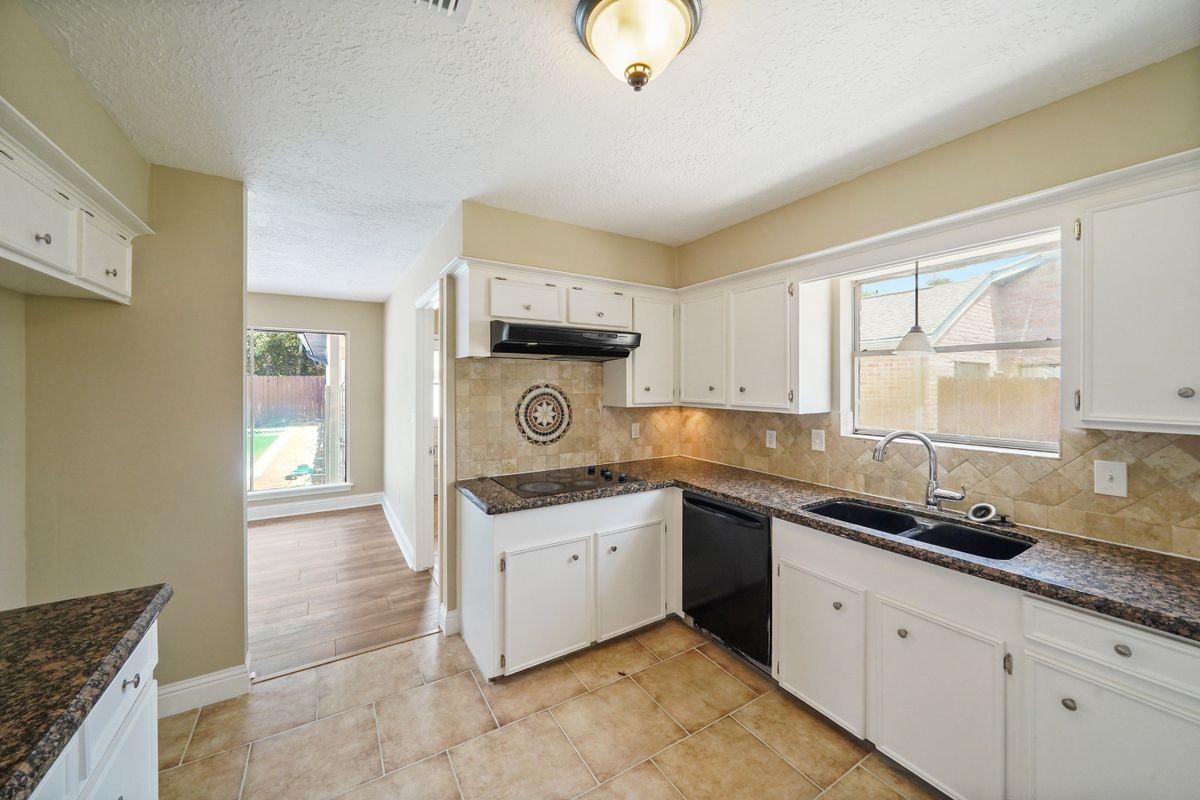3602 Cobleskill Ct - Photo 5 of 11