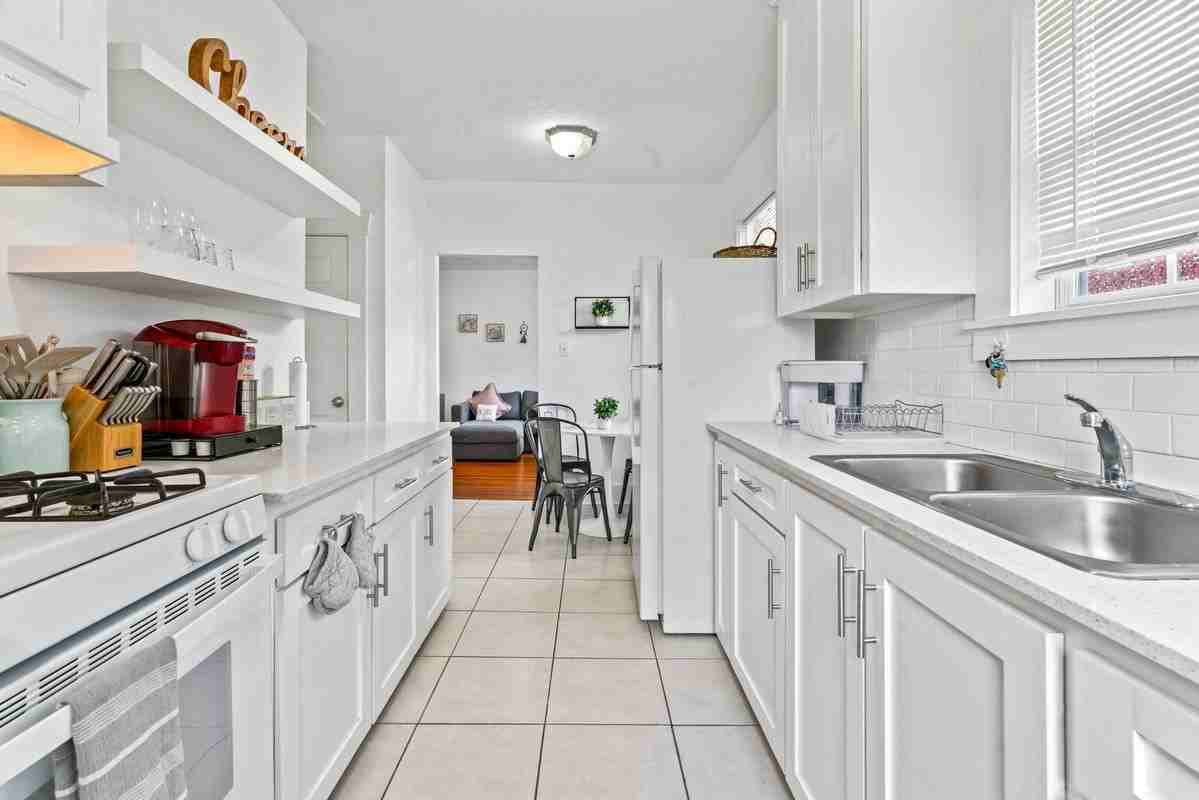 5217 Claremont St - Photo 4 of 5
