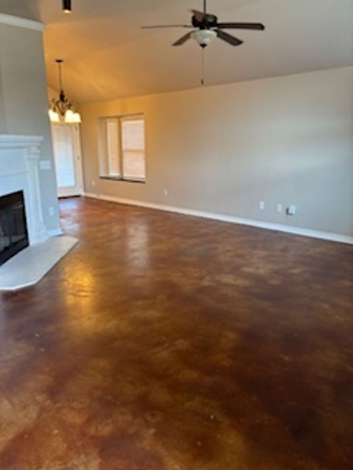 427 Dalton Ln - Photo 2 of 14