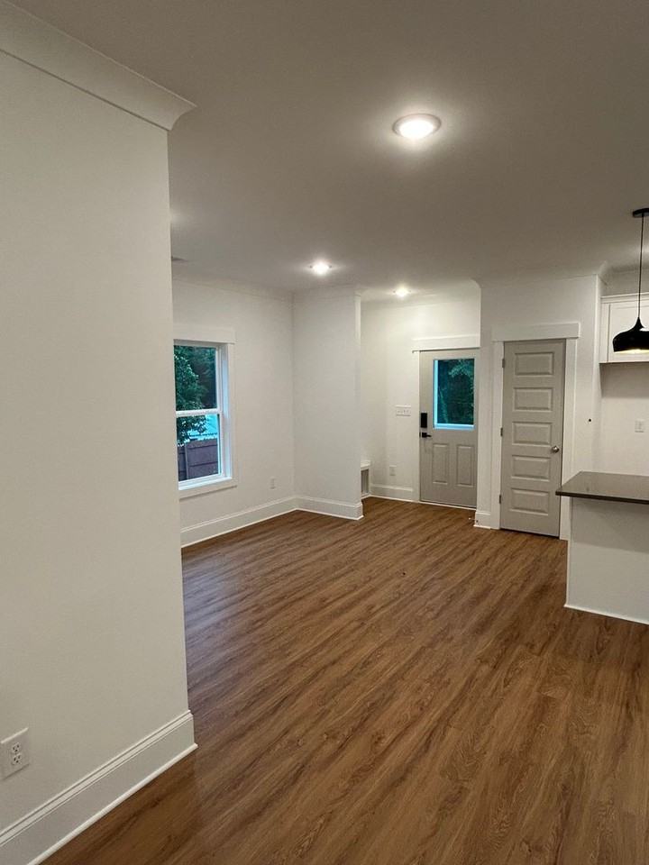 260 Griffeth St - Photo 7 of 19