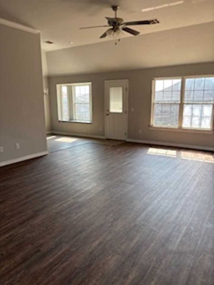 4013 Red Apple Ter - Photo 3 of 16