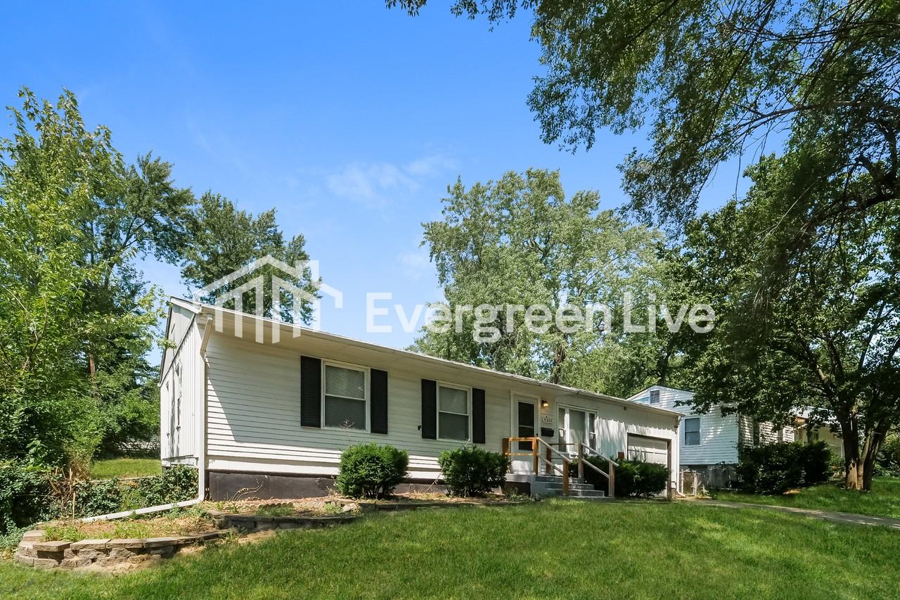 9304 Lewis Ave - Photo 2 of 15