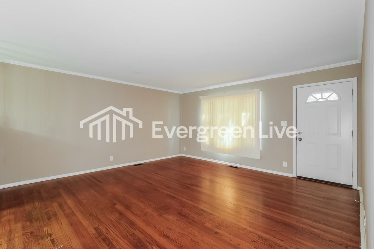 9304 Lewis Ave - Photo 3 of 15