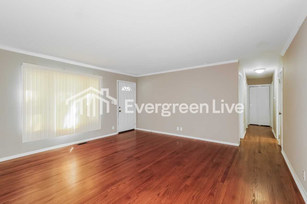 9304 Lewis Ave - Photo 5 of 15