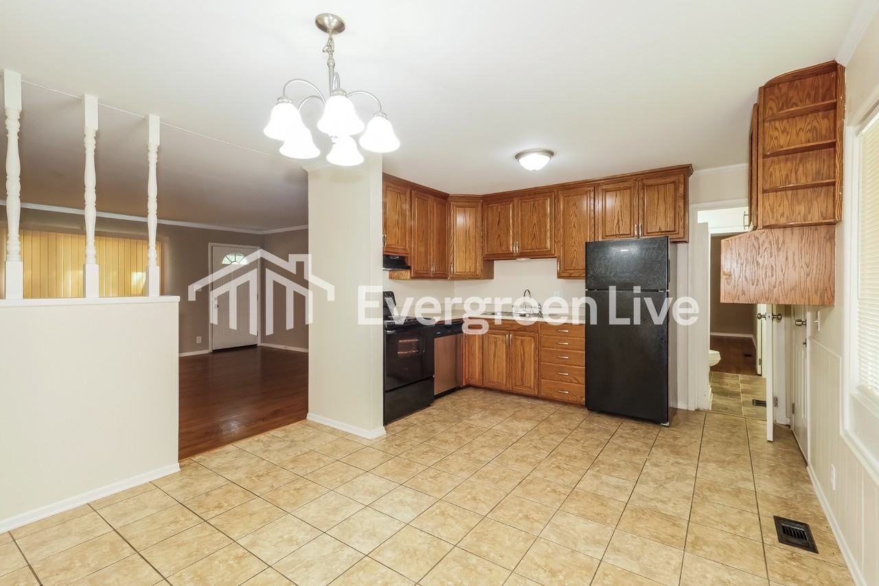 9304 Lewis Ave - Photo 6 of 15