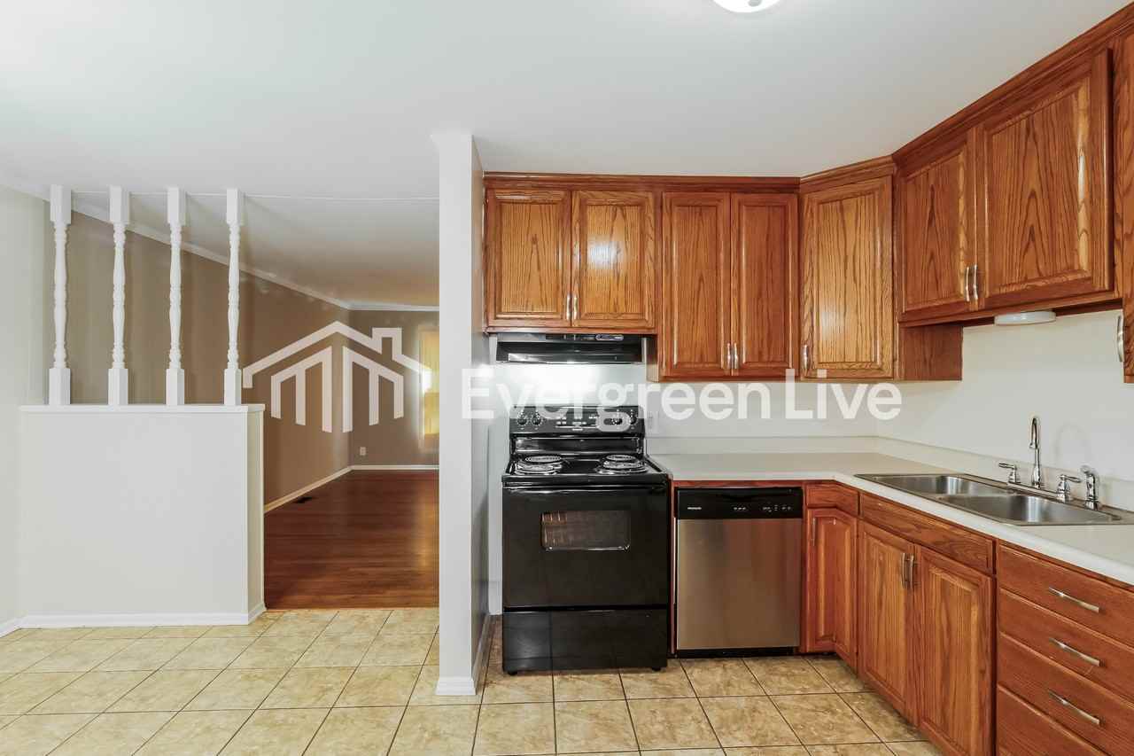 9304 Lewis Ave - Photo 7 of 15