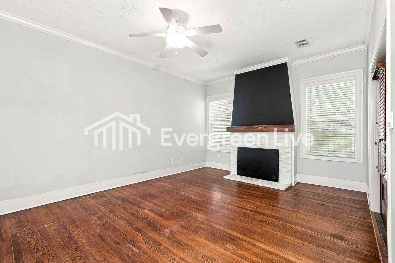 433 Dunbar St - Photo 3 of 15