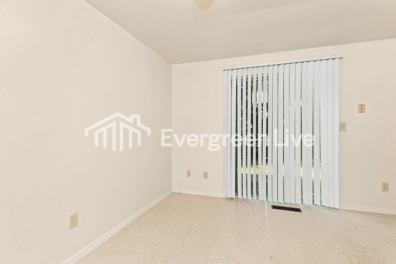 8129 Mount Aetna St - Photo 5 of 15