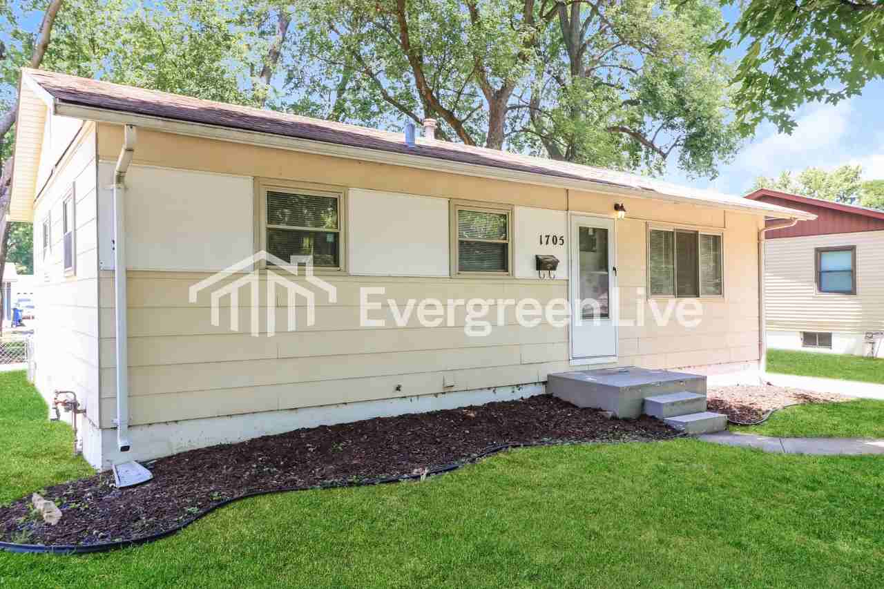 1705 Fernbrook Dr - Photo 2 of 15