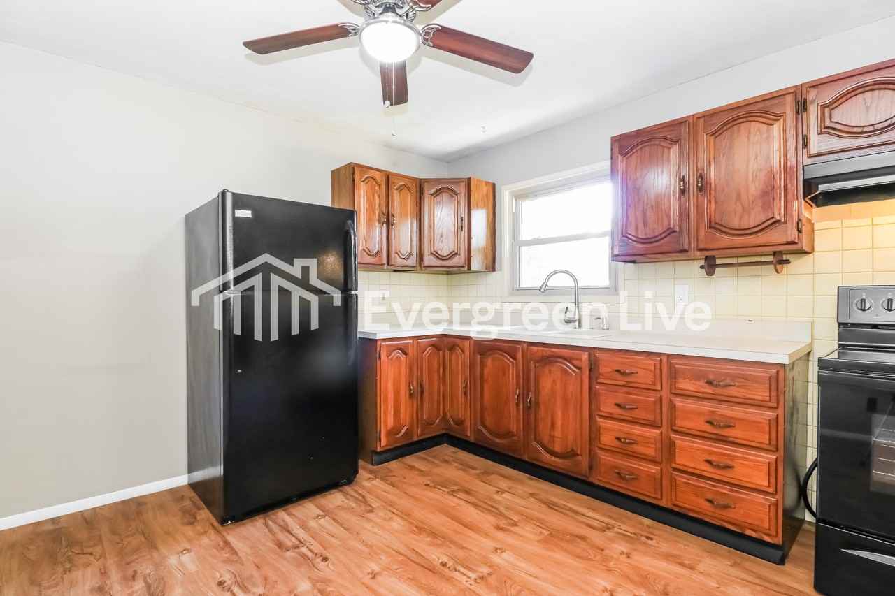1705 Fernbrook Dr - Photo 5 of 15