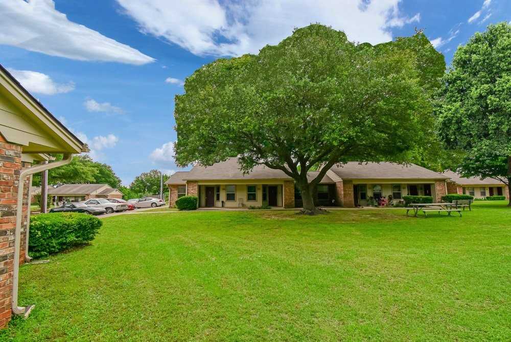 1308 Jacksonville Square Dr - Photo 2 of 10