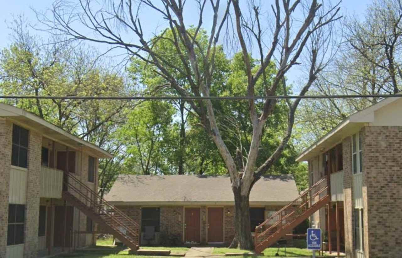 812 E Palestine St - Photo 2 of 6