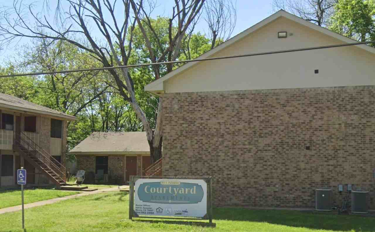 812 E Palestine St - Photo 3 of 6