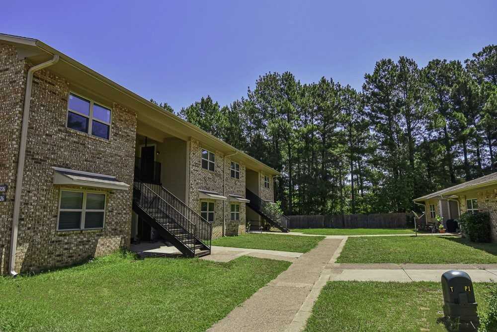 400 Pine Burr Ln - Photo 3 of 9