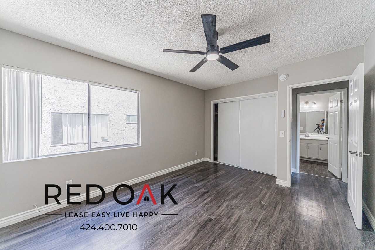 15405 Vanowen St - Photo 3 of 16