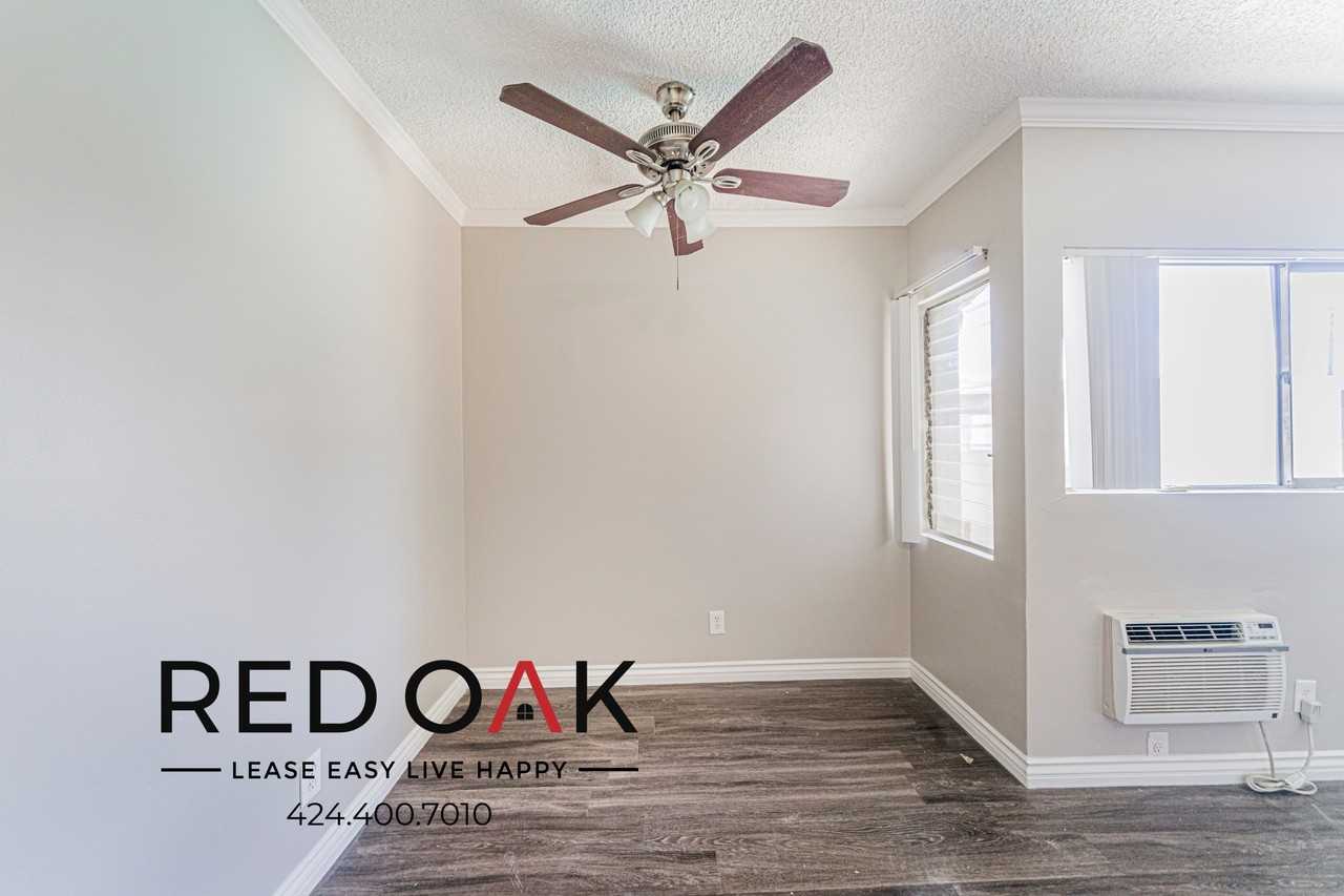 15405 Vanowen St - Photo 6 of 16