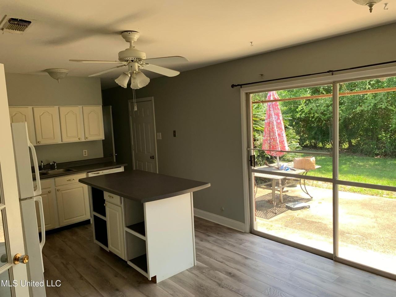 2504 Middlecoff Dr - Photo 5 of 9
